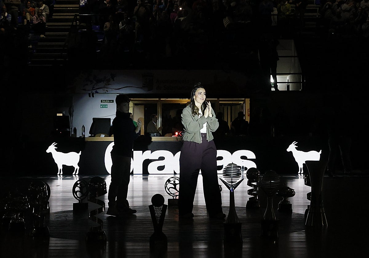 Una emocionada Silvia Domínguez aplaude a la afición de Würzburg.